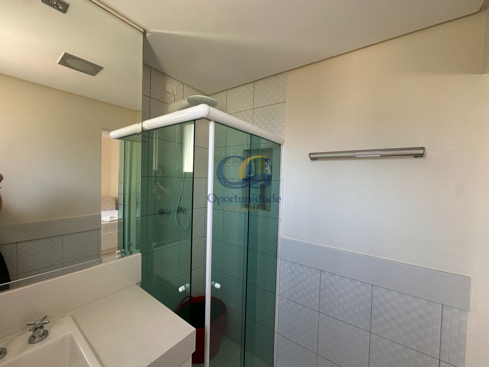 Apartamento na Praia das Pitangueiras, Guarujá - SP