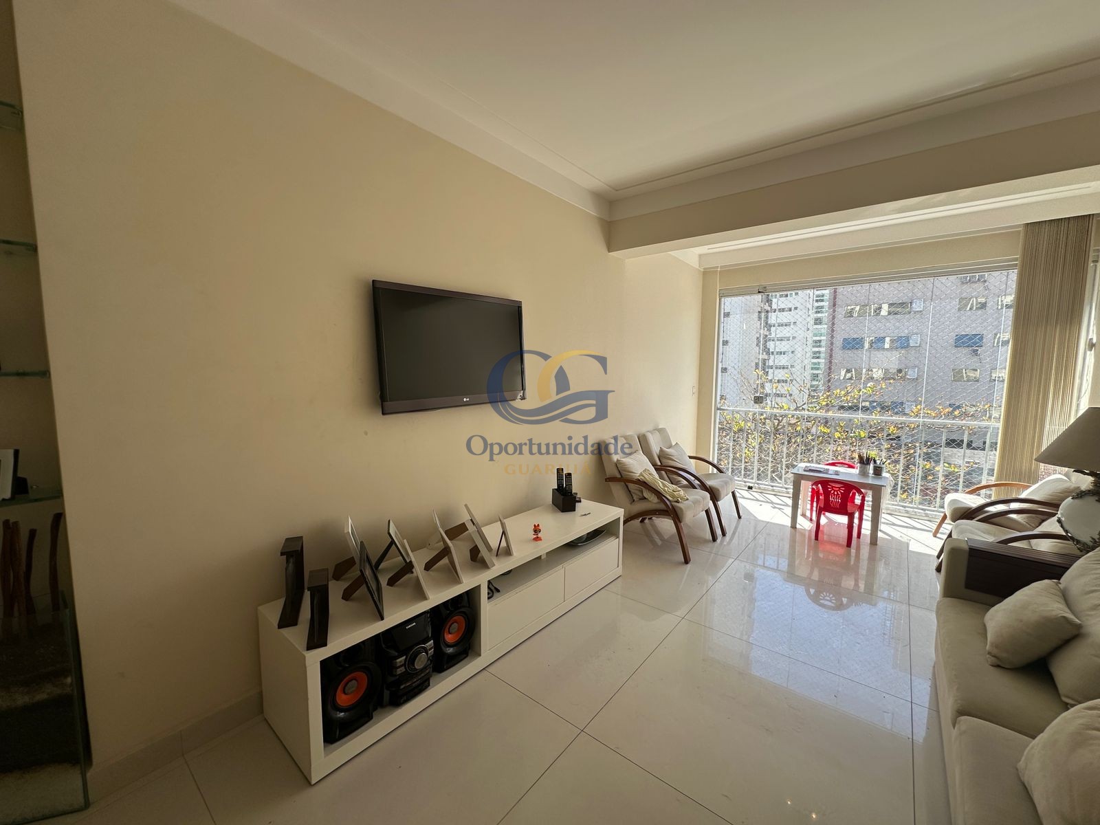 Apartamento na Praia das Pitangueiras, Guarujá - SP