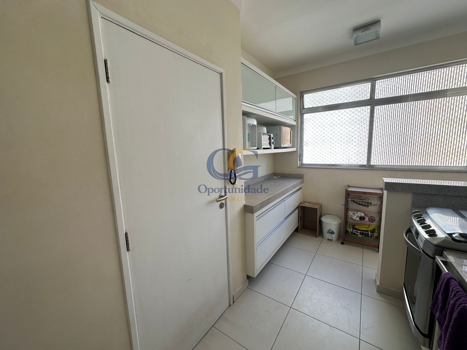 Apartamento na Praia das Pitangueiras, Guarujá - SP