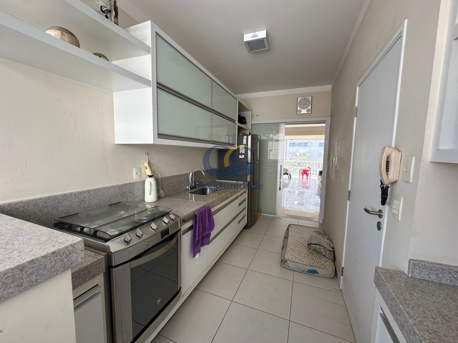 Apartamento na Praia das Pitangueiras, Guarujá - SP