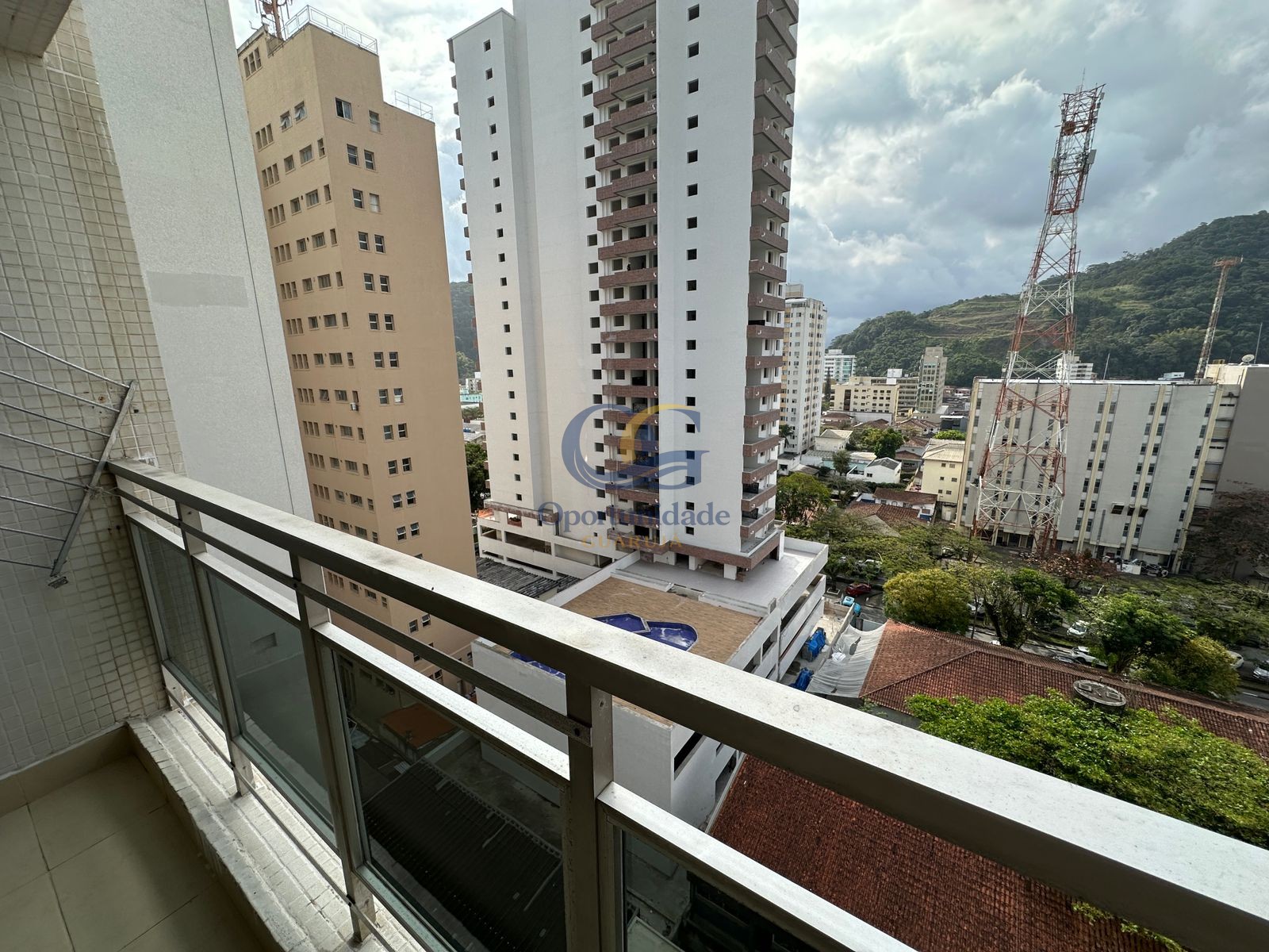 Apartamento na Praia das Pitangueiras, Guarujá - SP