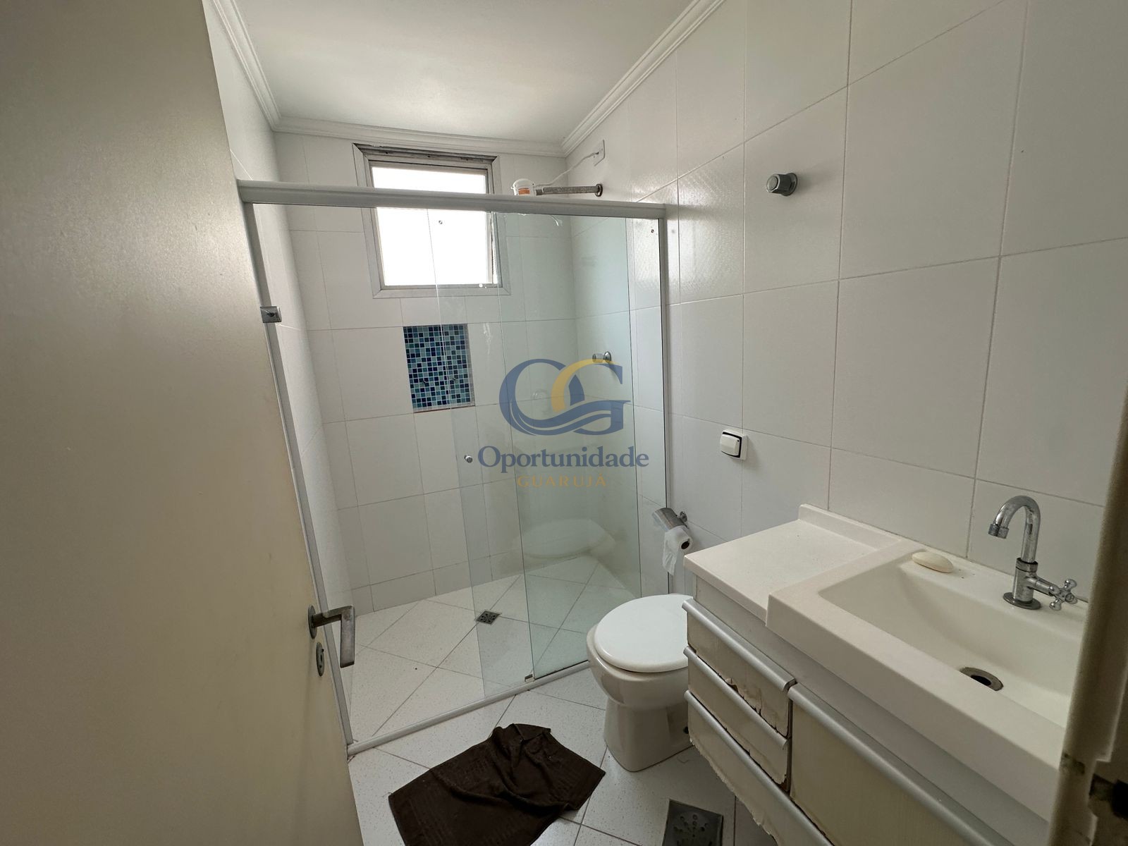 Apartamento na Praia das Pitangueiras, Guarujá - SP