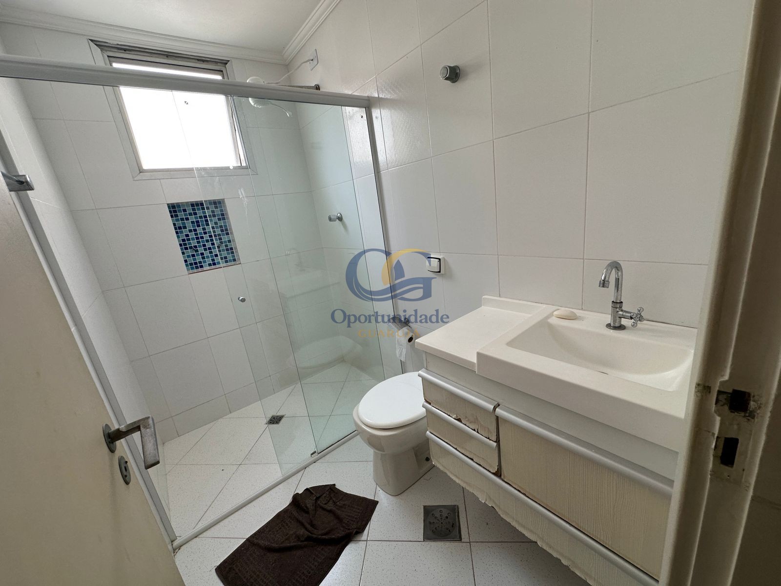 Apartamento na Praia das Pitangueiras, Guarujá - SP