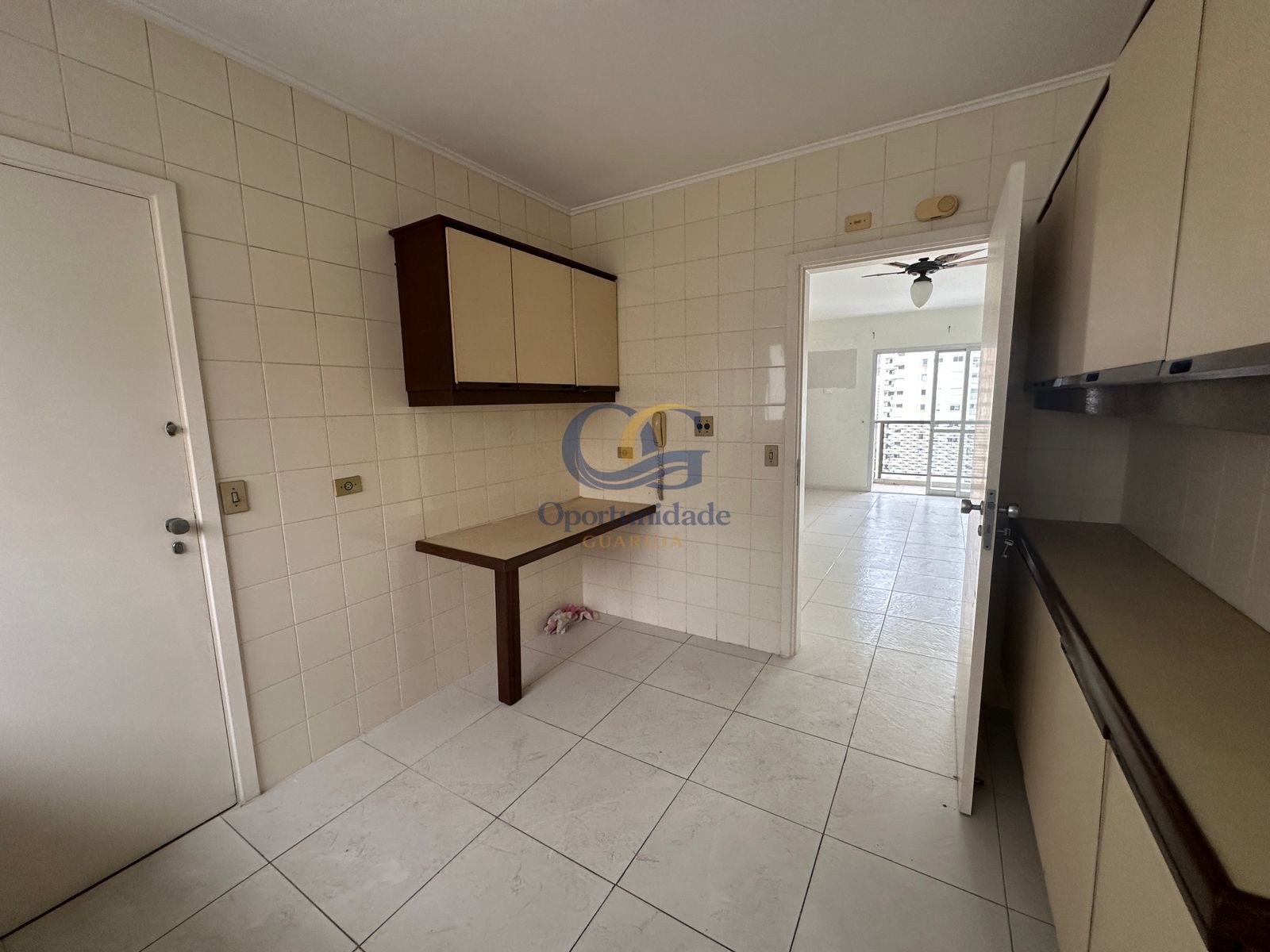 Apartamento na Praia das Pitangueiras, Guarujá - SP