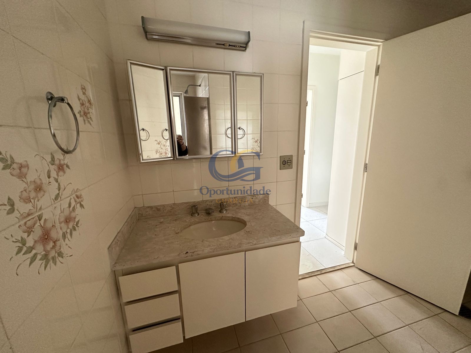 Apartamento na Praia das Pitangueiras, Guarujá - SP