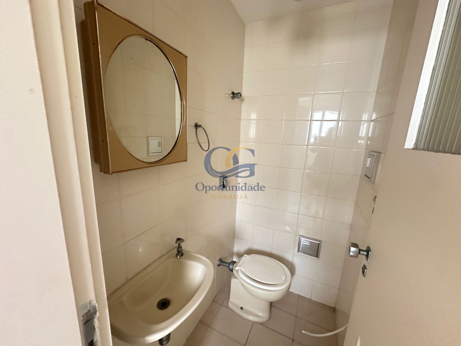Apartamento na Praia das Pitangueiras, Guarujá - SP