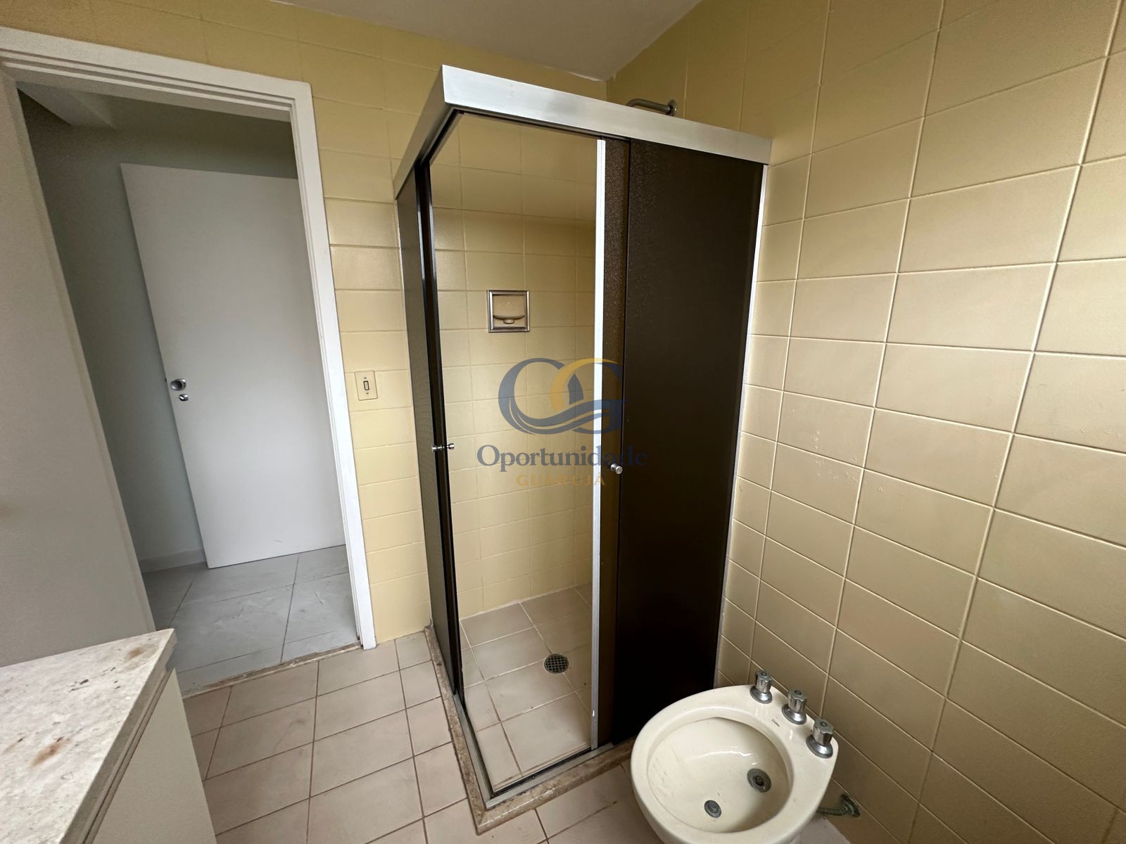 Apartamento na Praia das Pitangueiras, Guarujá - SP