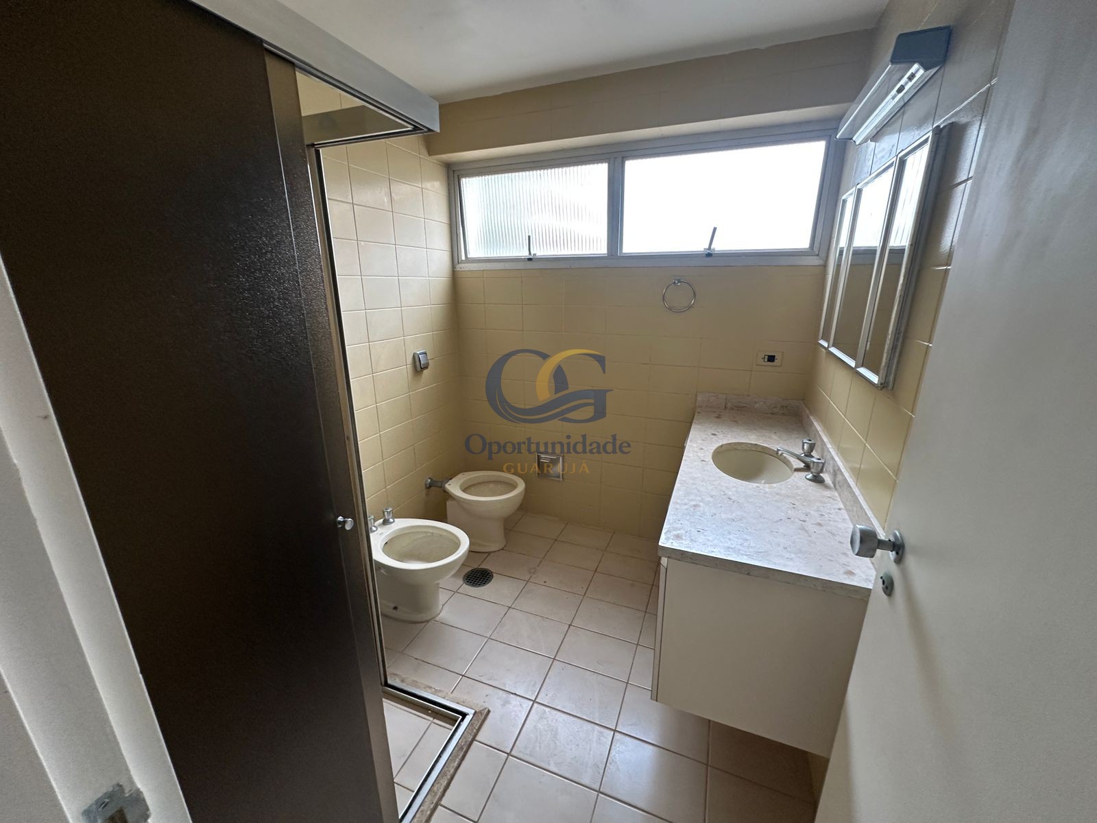Apartamento na Praia das Pitangueiras, Guarujá - SP