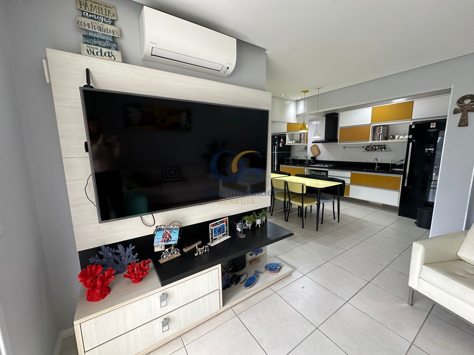 Apartamento na Praia das Pitangueiras, Guarujá - SP