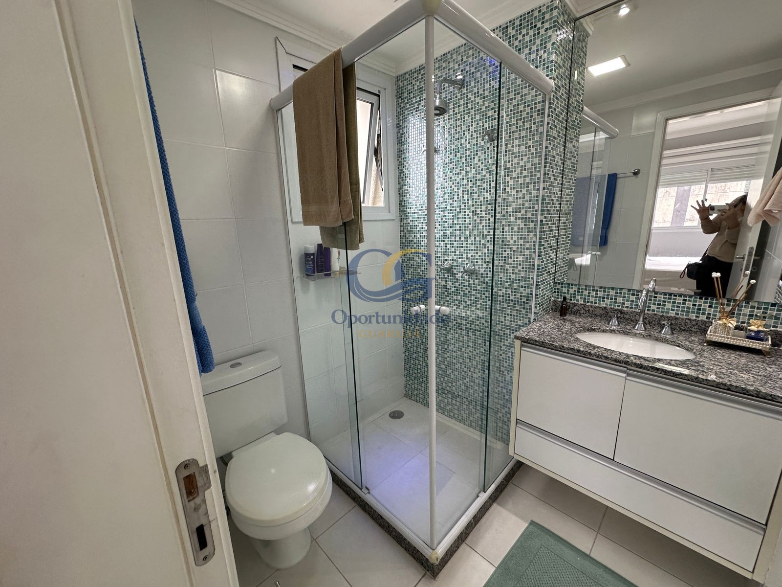 Apartamento na Praia das Pitangueiras, Guarujá - SP