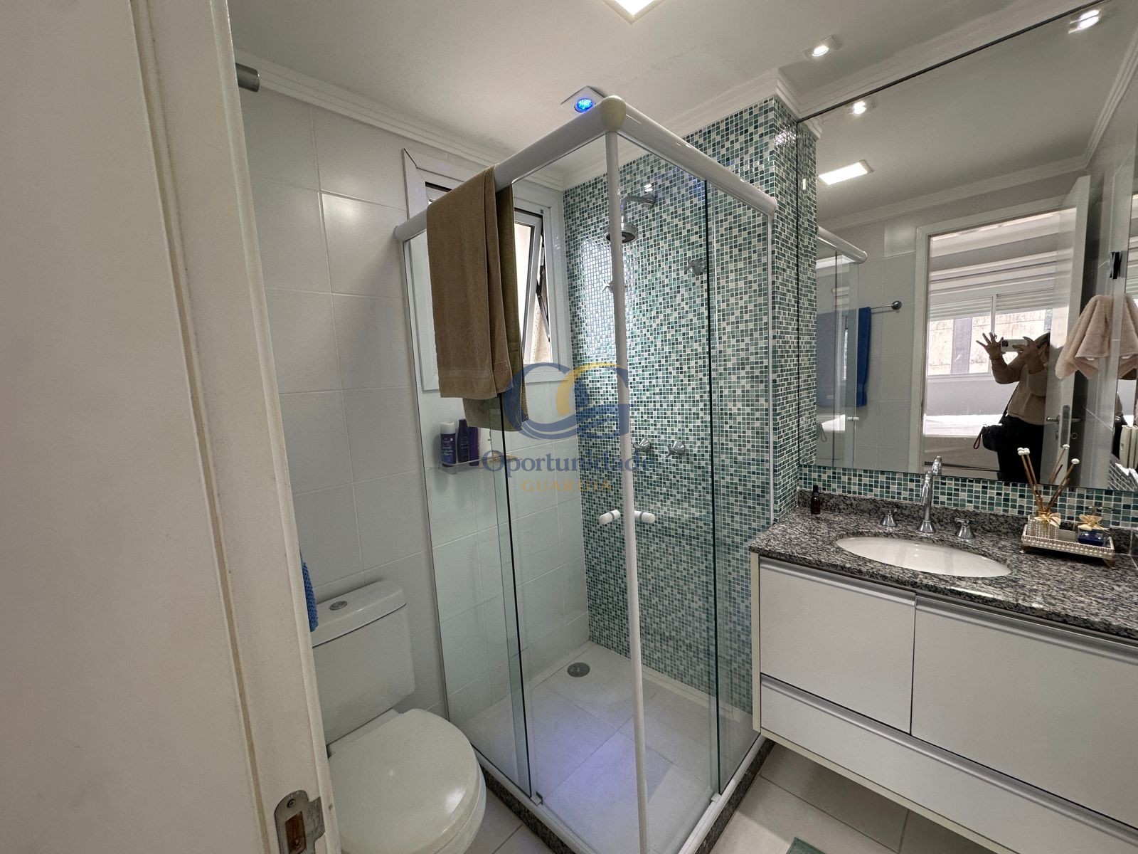 Apartamento na Praia das Pitangueiras, Guarujá - SP