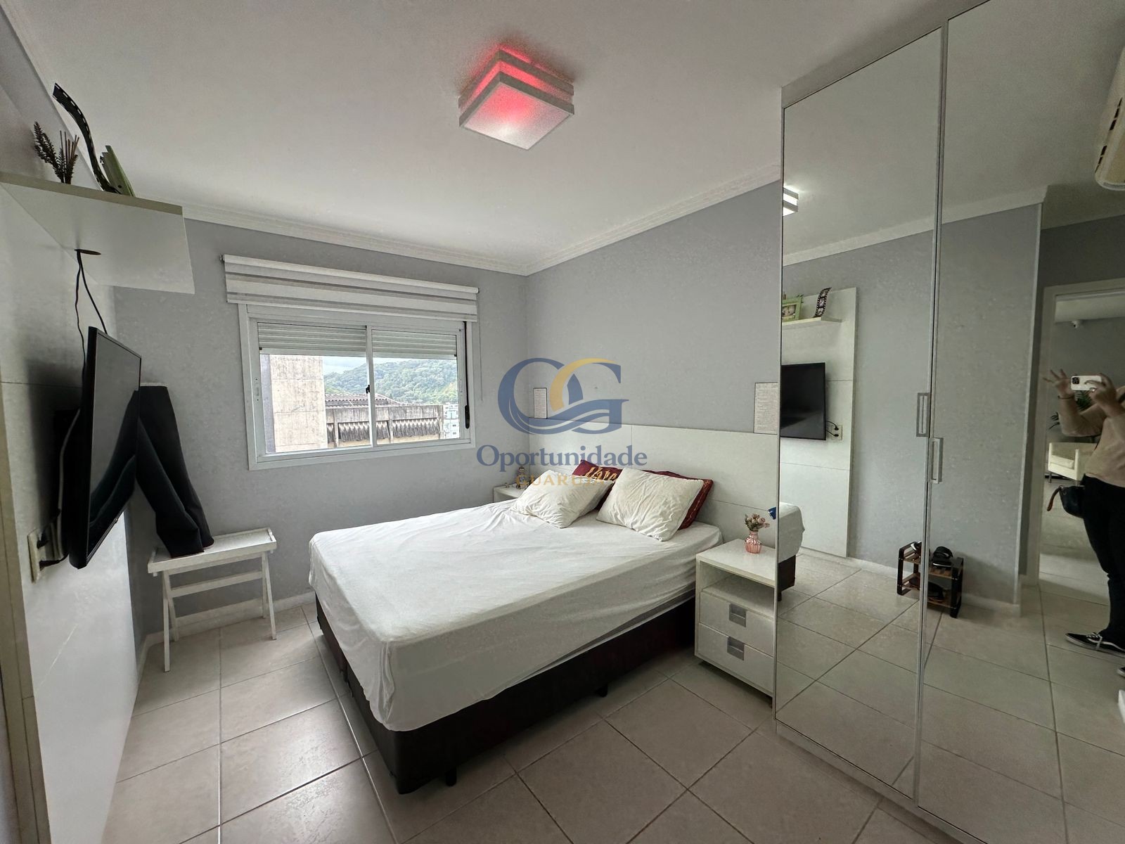 Apartamento na Praia das Pitangueiras, Guarujá - SP