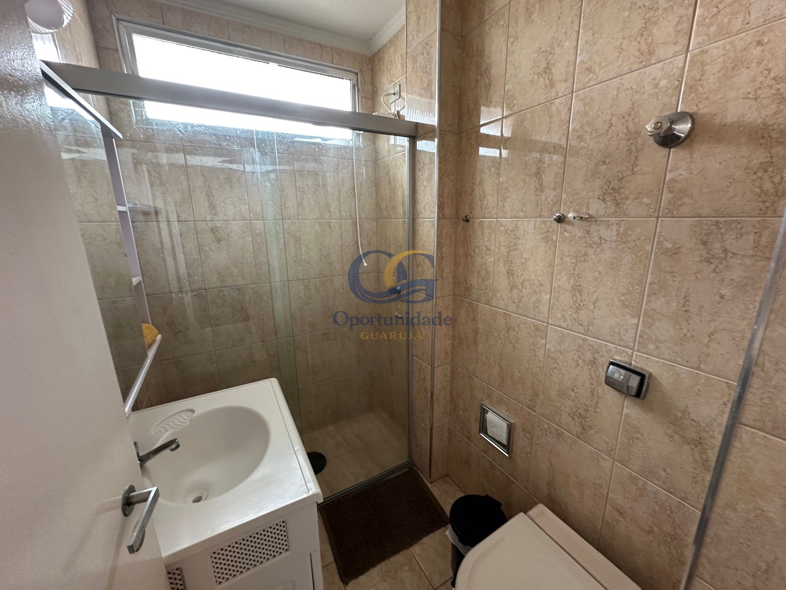 Apartamento na Praia das Pitangueiras, Guarujá - SP