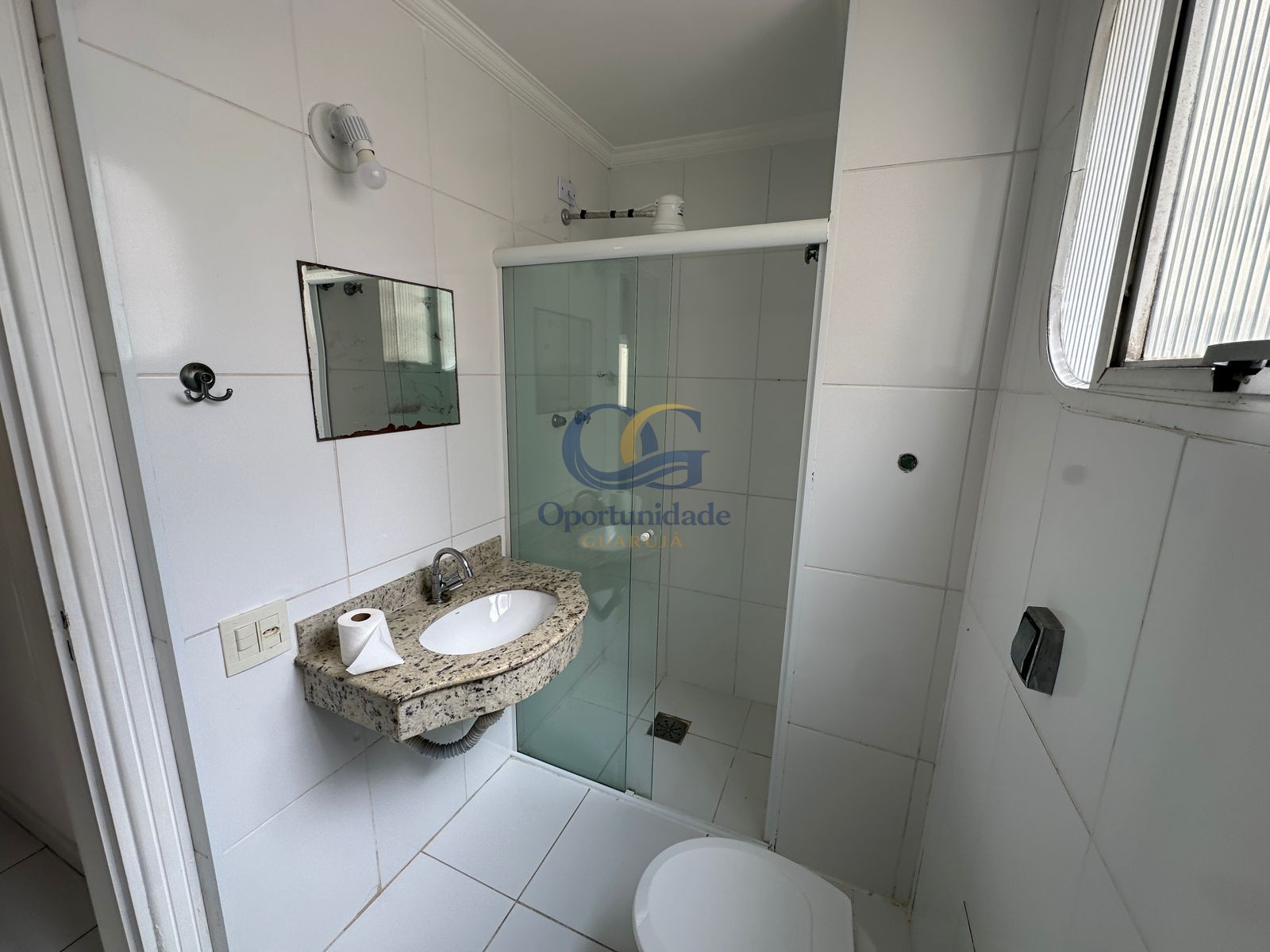 Apartamento na Praia das Pitangueiras, Guarujá - SP