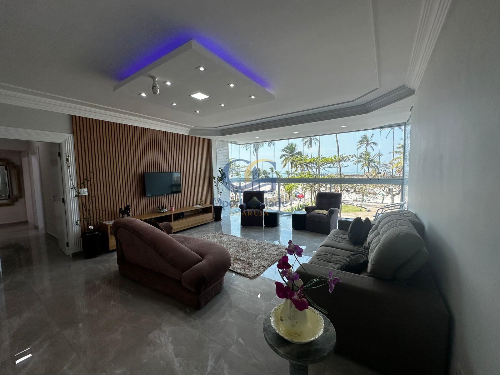 Apartamento Frente ao Mar nas Pitangueiras, Guarujá - SP