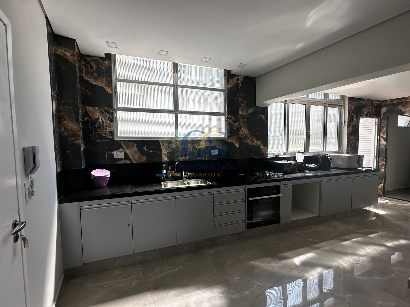 Apartamento Frente ao Mar nas Pitangueiras, Guarujá - SP