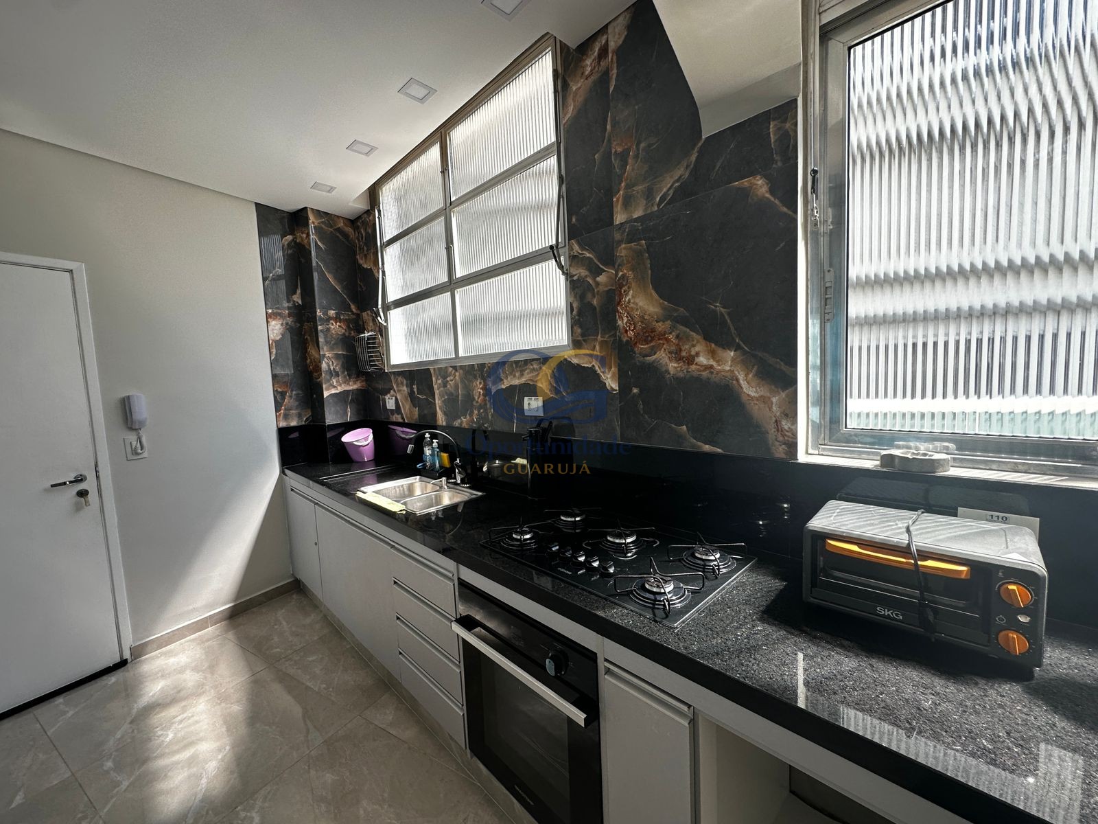 Apartamento Frente ao Mar nas Pitangueiras, Guarujá - SP
