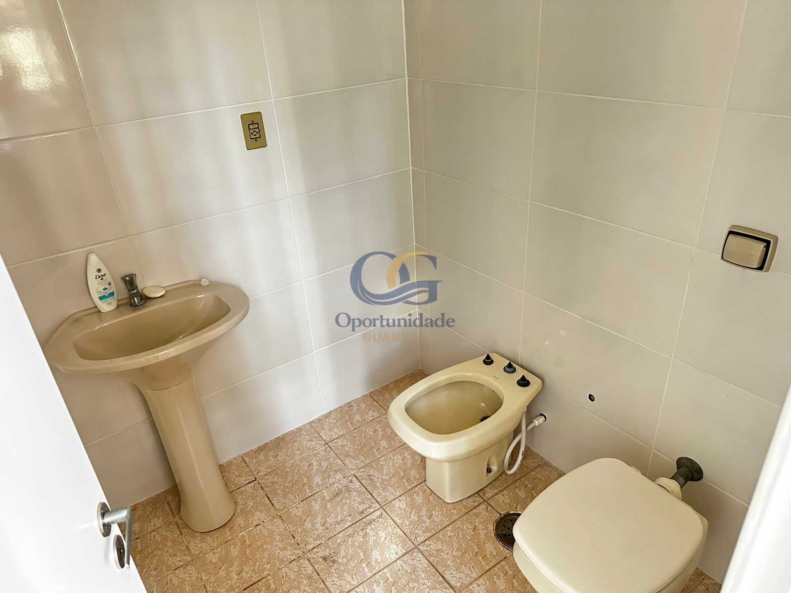 Apartamento na Praia das Pitangueiras, Guarujá - SP