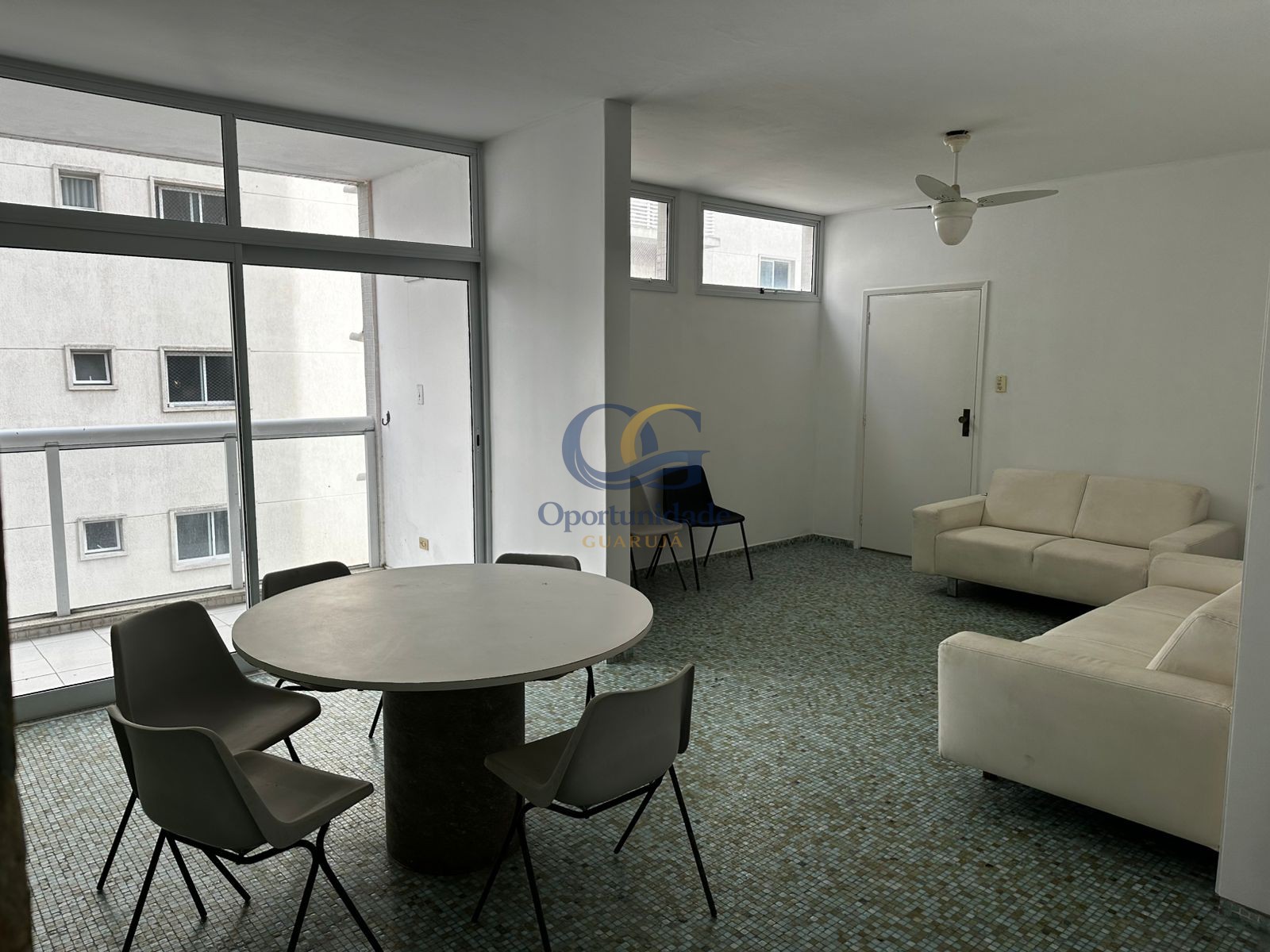 Apartamento na Praia das Pitangueiras, Guarujá - SP