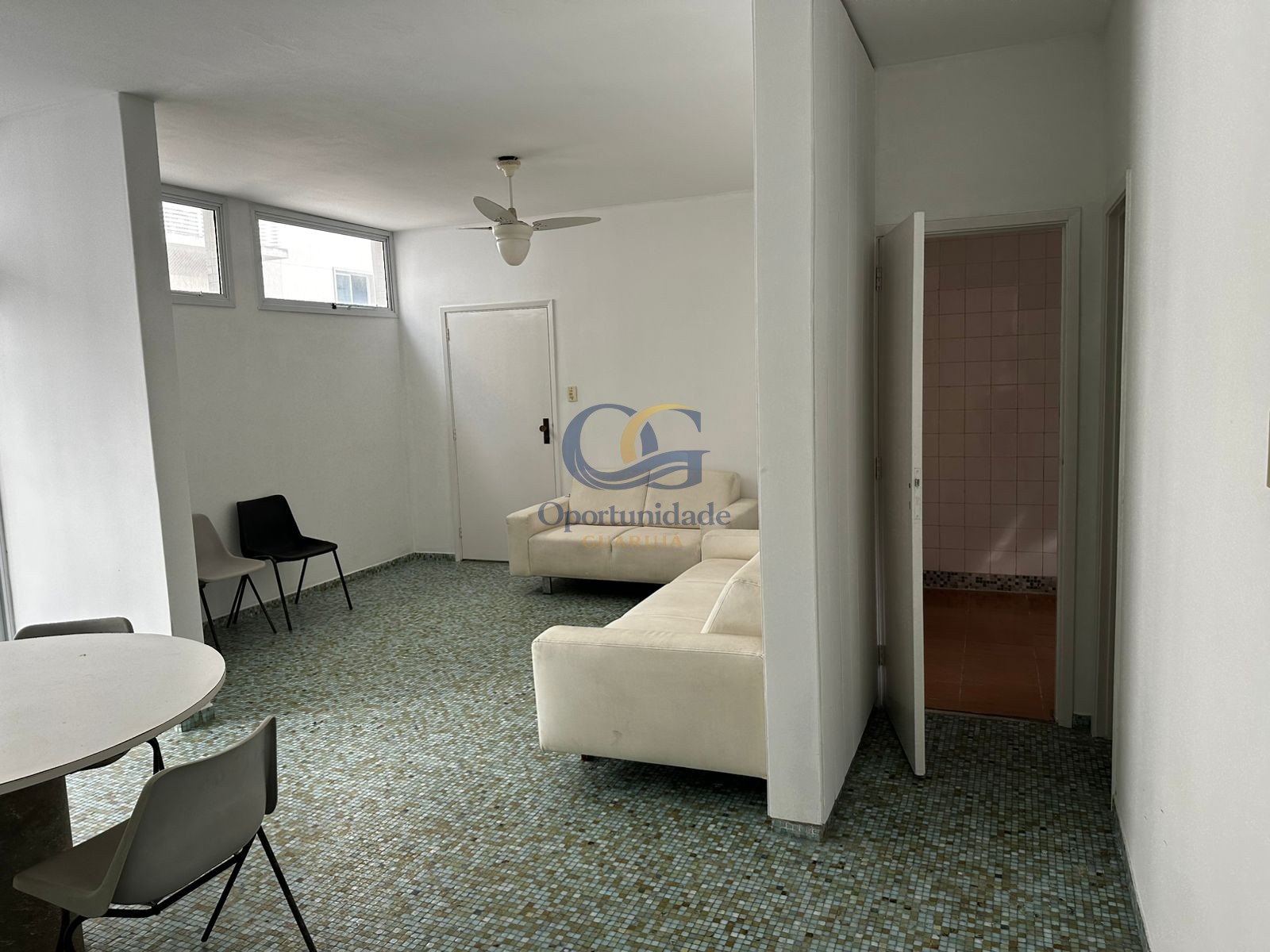 Apartamento na Praia das Pitangueiras, Guarujá - SP