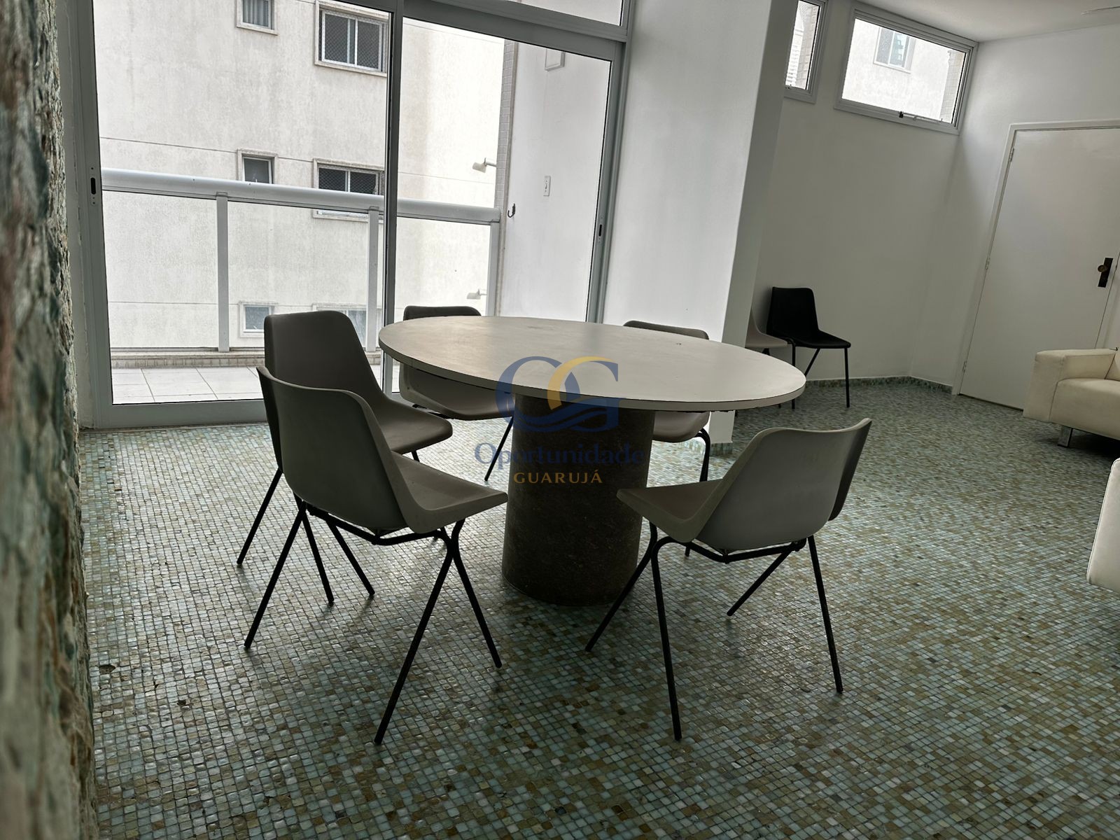 Apartamento na Praia das Pitangueiras, Guarujá - SP