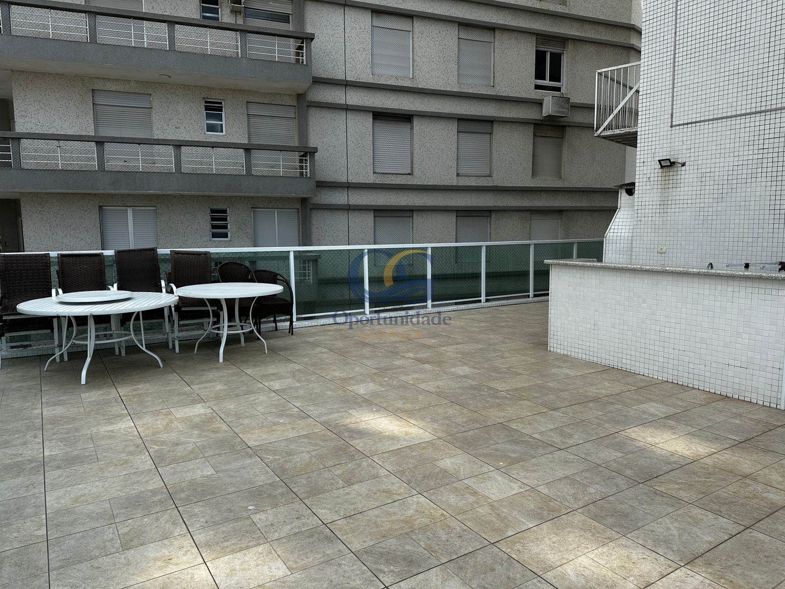 Apartamento Frente ao Mar nas Pitangueiras, Guarujá - SP