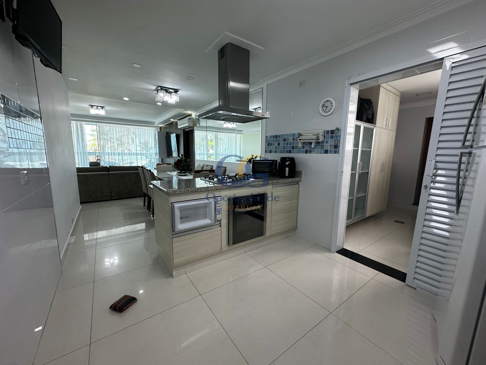 Apartamento Frente ao Mar nas Pitangueiras, Guarujá - SP