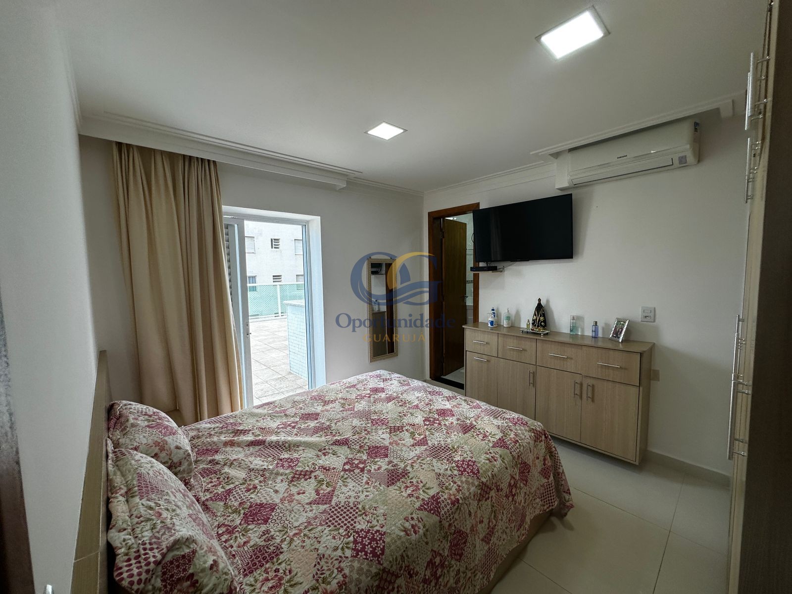 Apartamento Frente ao Mar nas Pitangueiras, Guarujá - SP