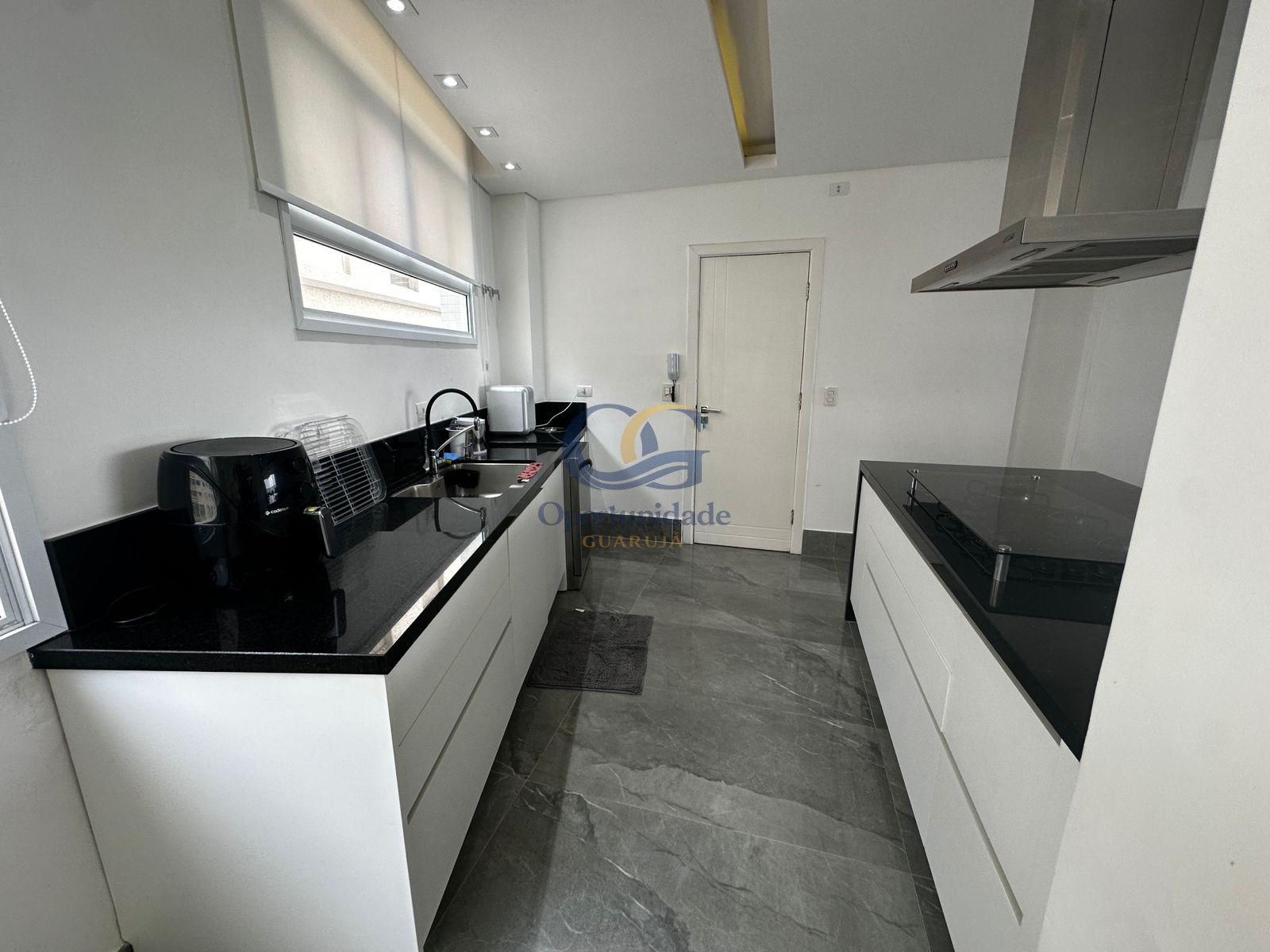 Apartamento Frente ao Mar nas Pitangueiras, Guarujá - SP