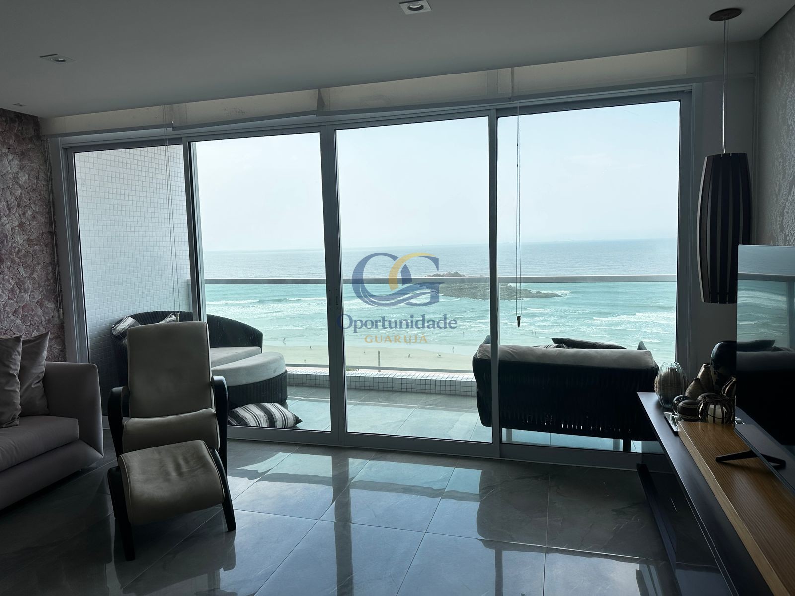 Apartamento Frente ao Mar nas Pitangueiras, Guarujá - SP