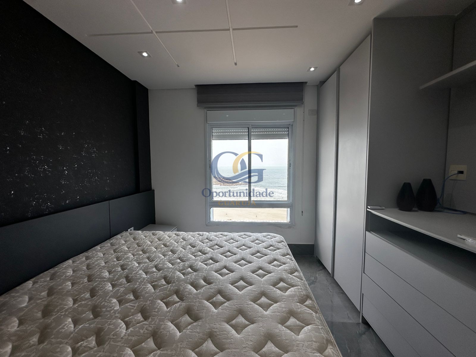 Apartamento Frente ao Mar nas Pitangueiras, Guarujá - SP