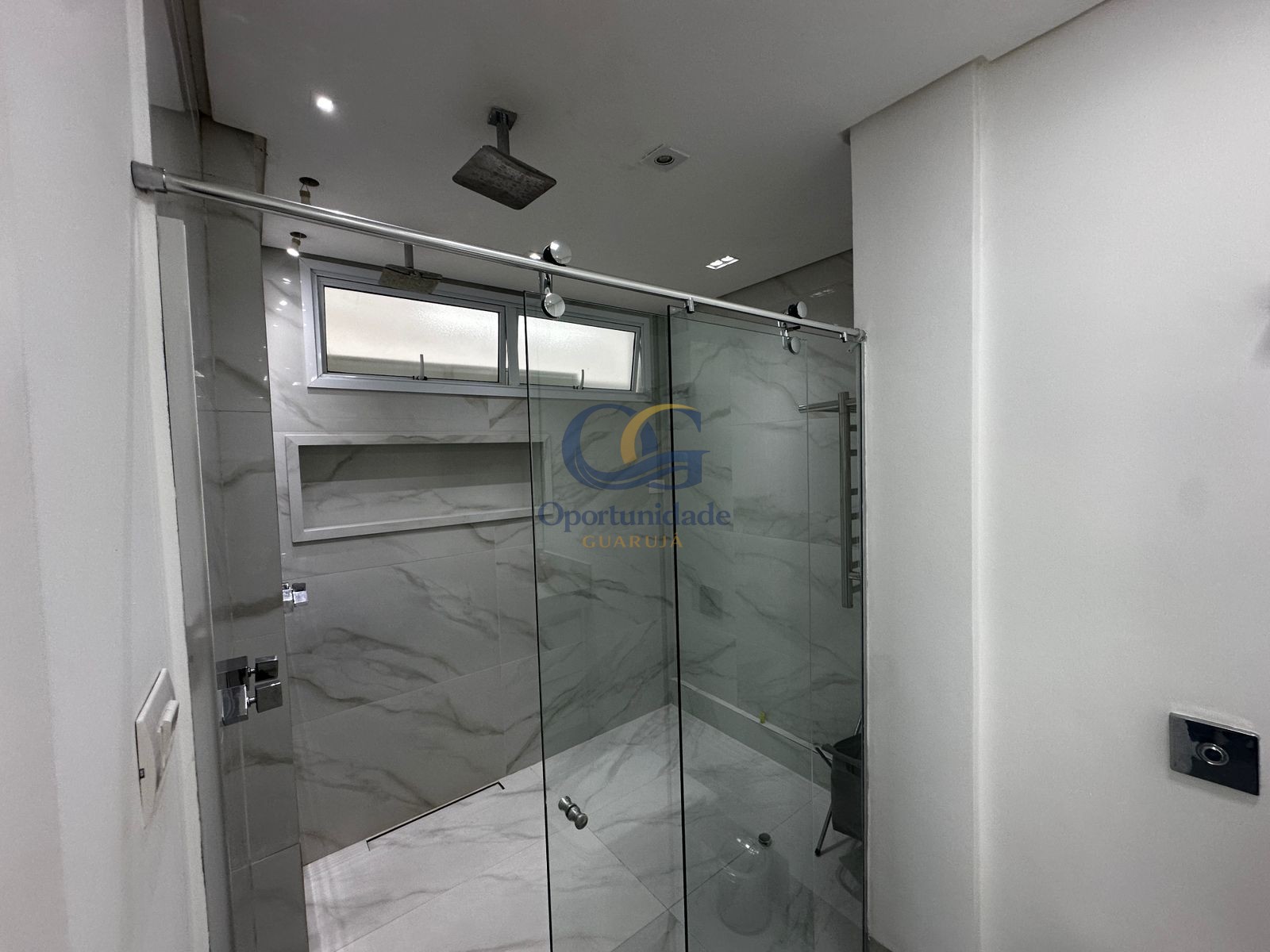 Apartamento Frente ao Mar nas Pitangueiras, Guarujá - SP