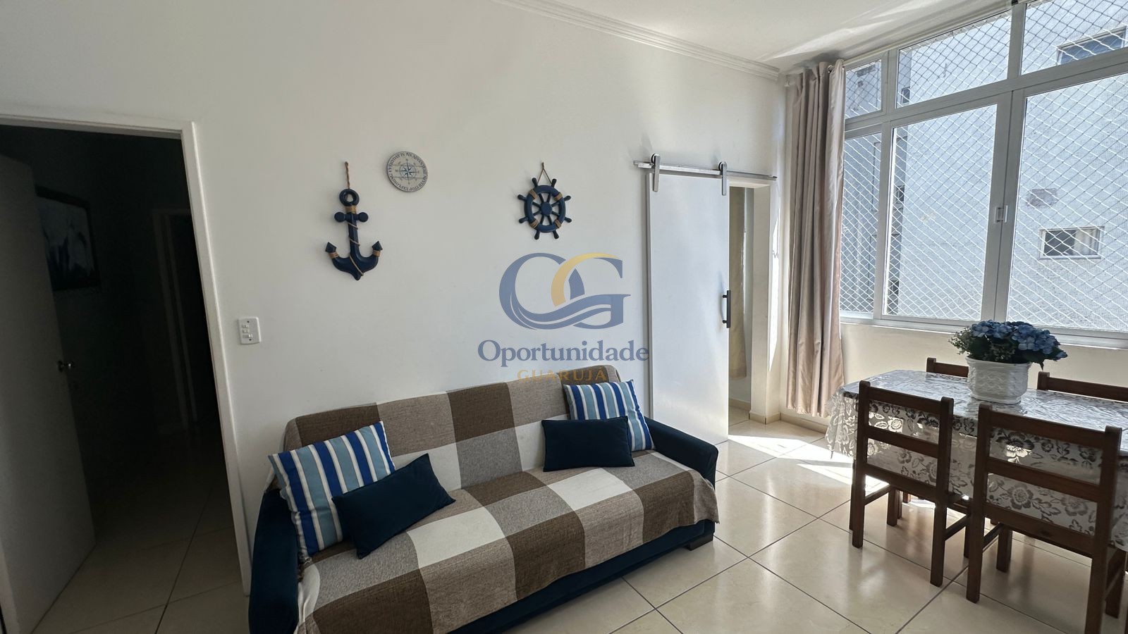 Apartamento na Praia das Pitangueiras, Guarujá - SP