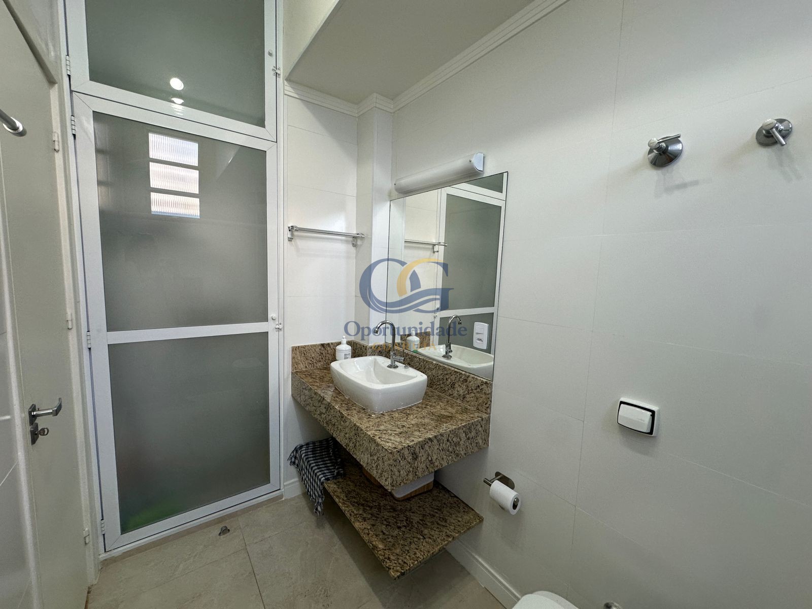 Apartamento na Praia das Pitangueiras, Guarujá - SP