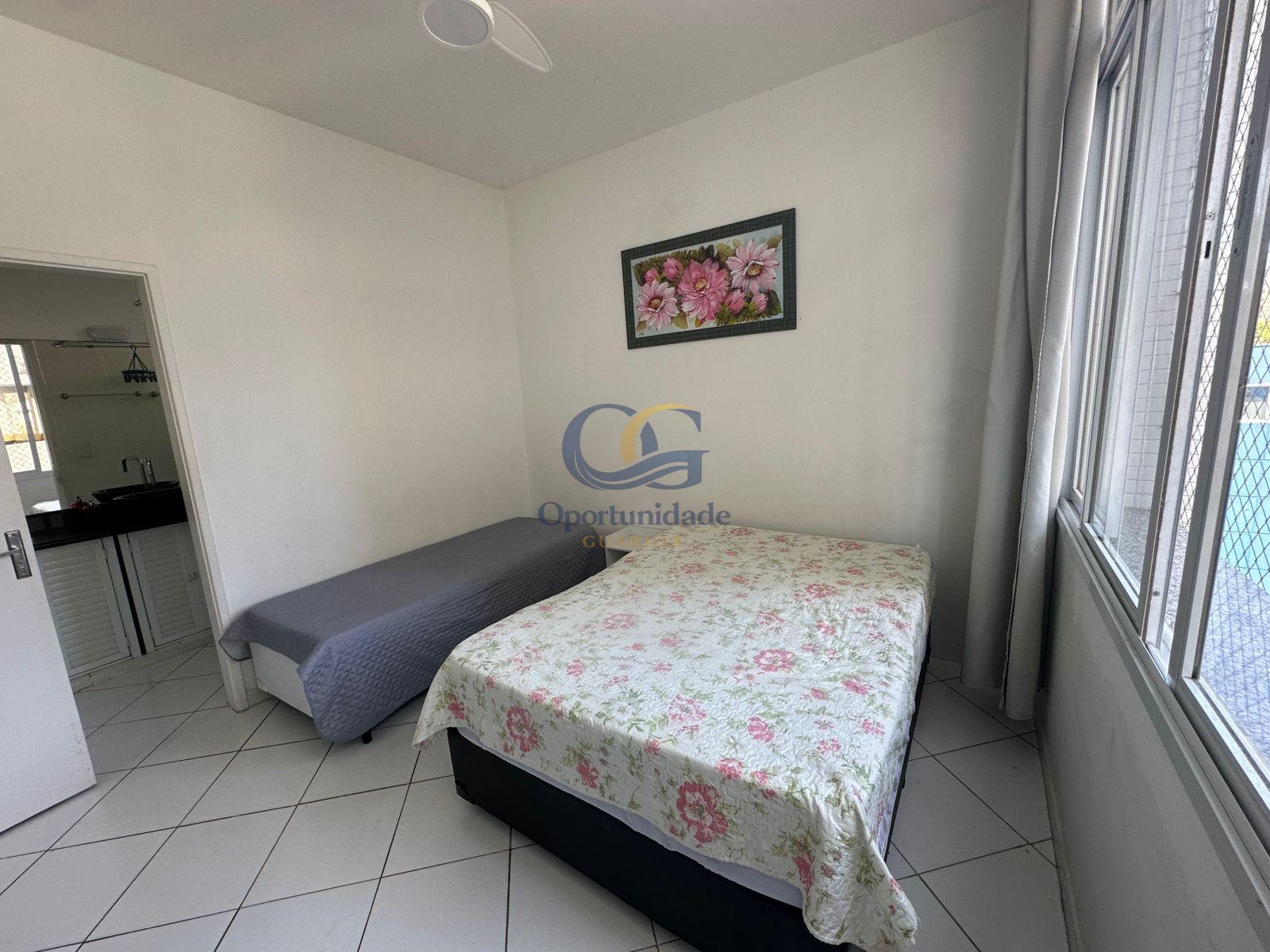 Apartamento na Praia das Pitangueiras, Guarujá - SP