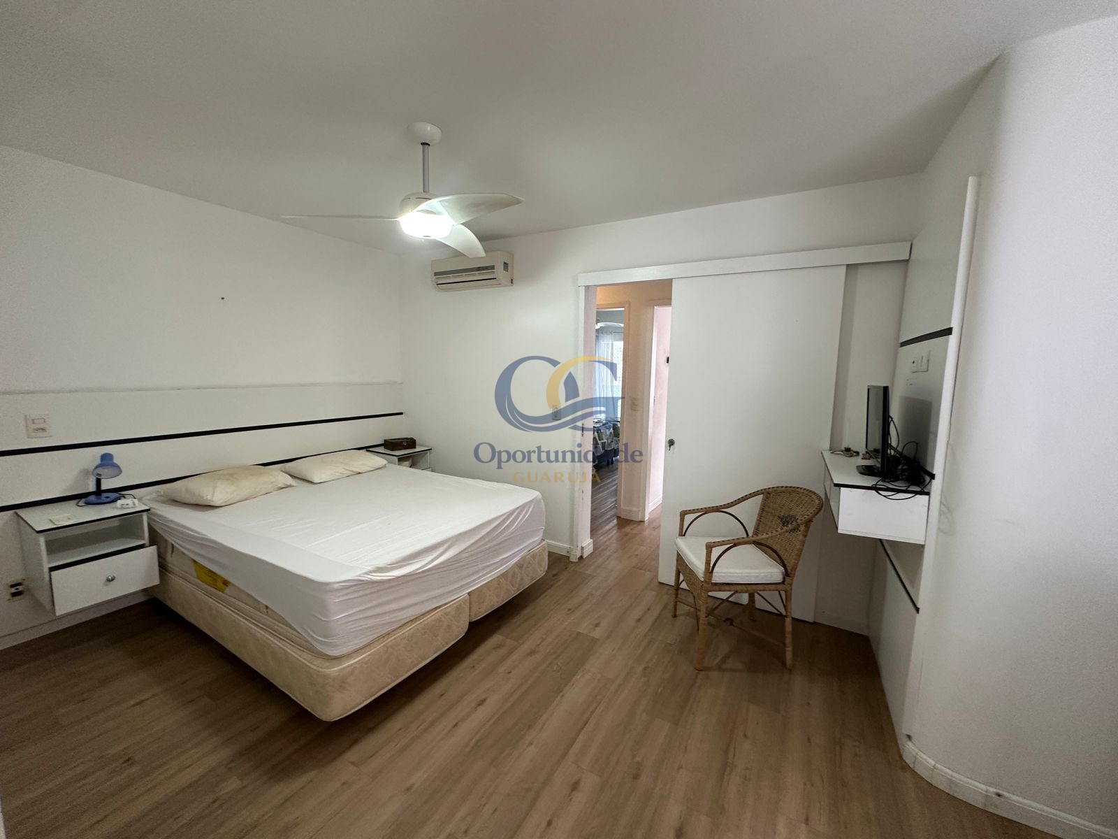 Apartamento na Praia das Pitangueiras, Guarujá - SP
