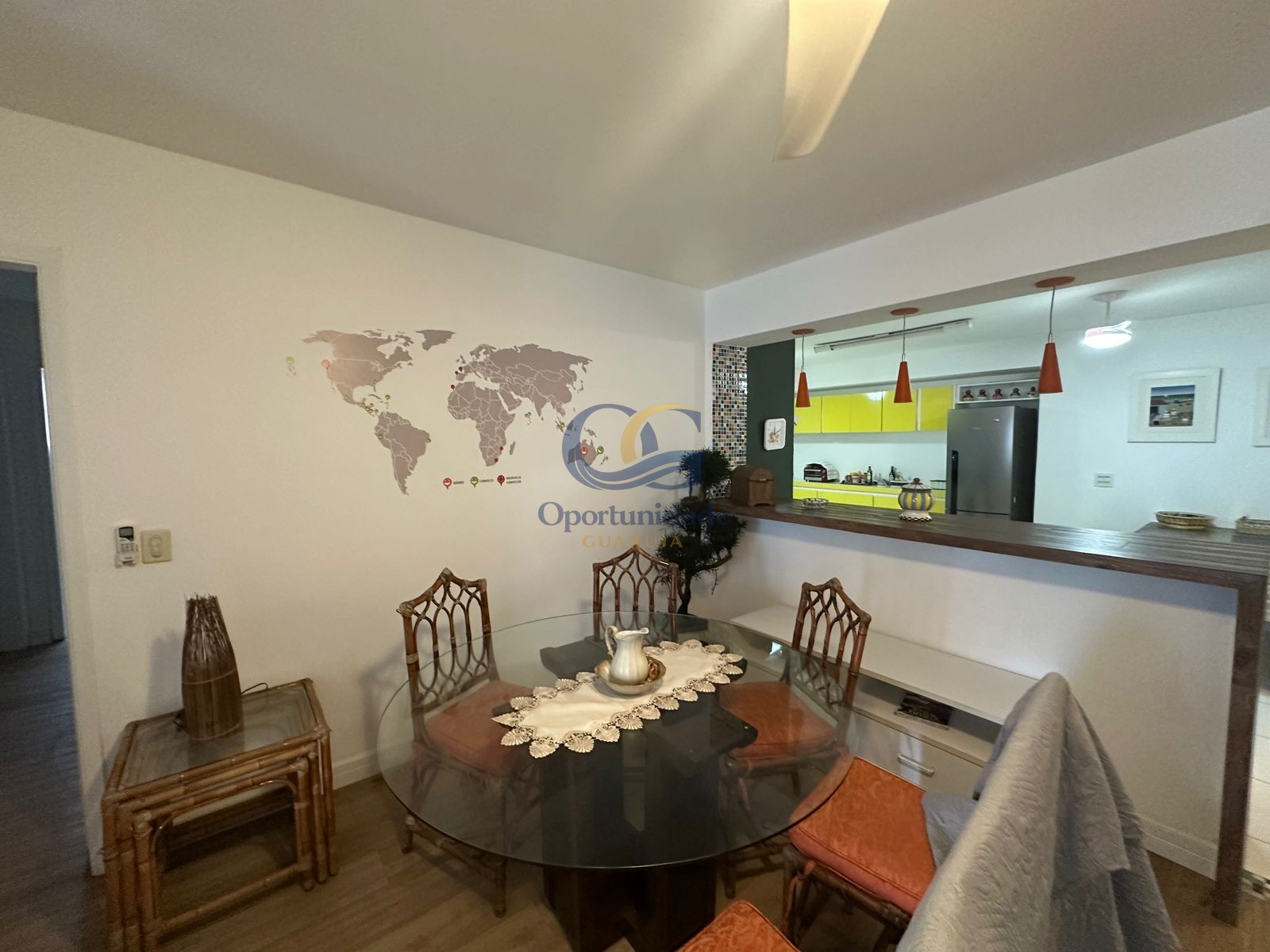 Apartamento na Praia das Pitangueiras, Guarujá - SP