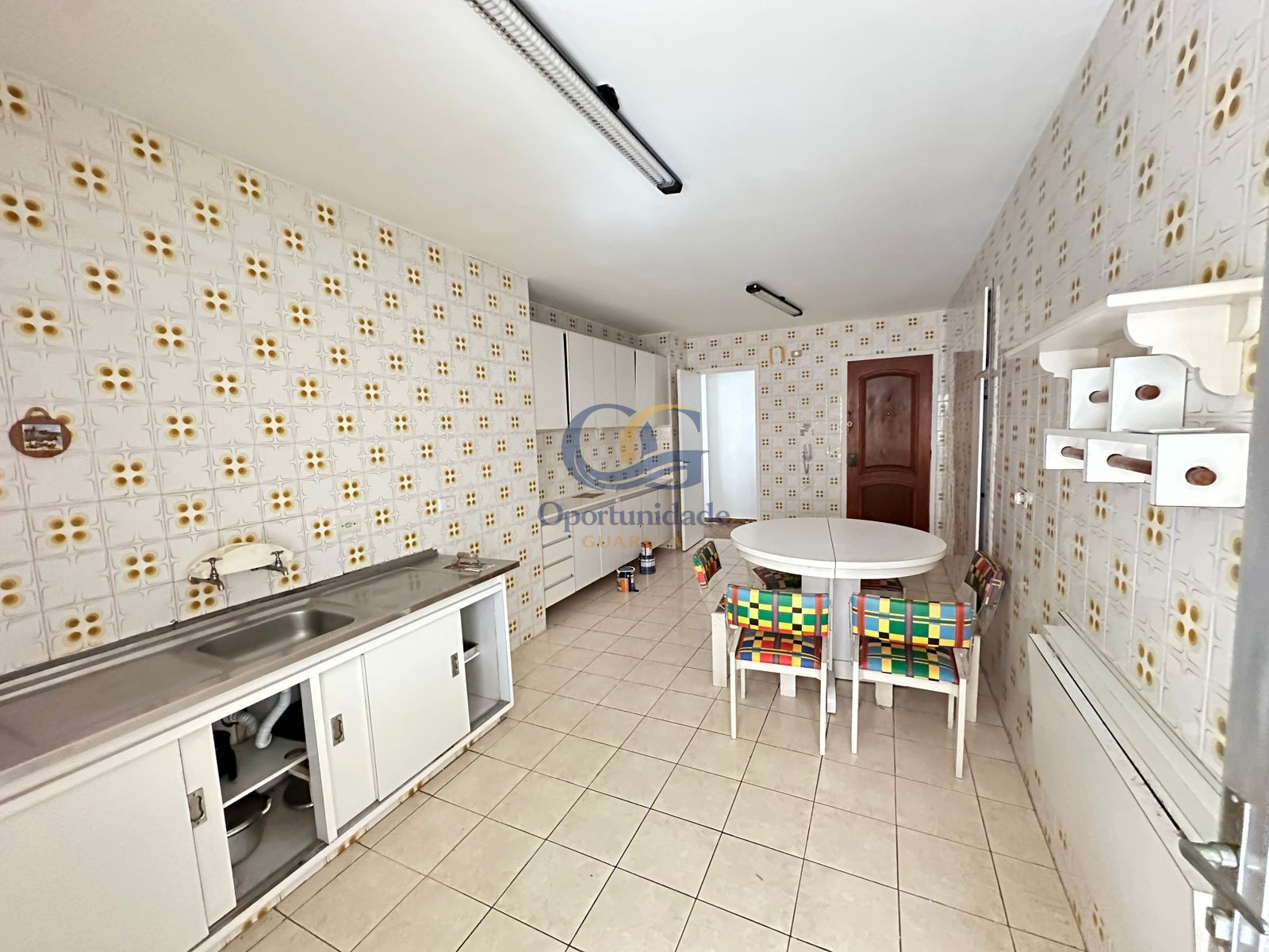 Apartamento na Praia das Pitangueiras, Guarujá - SP