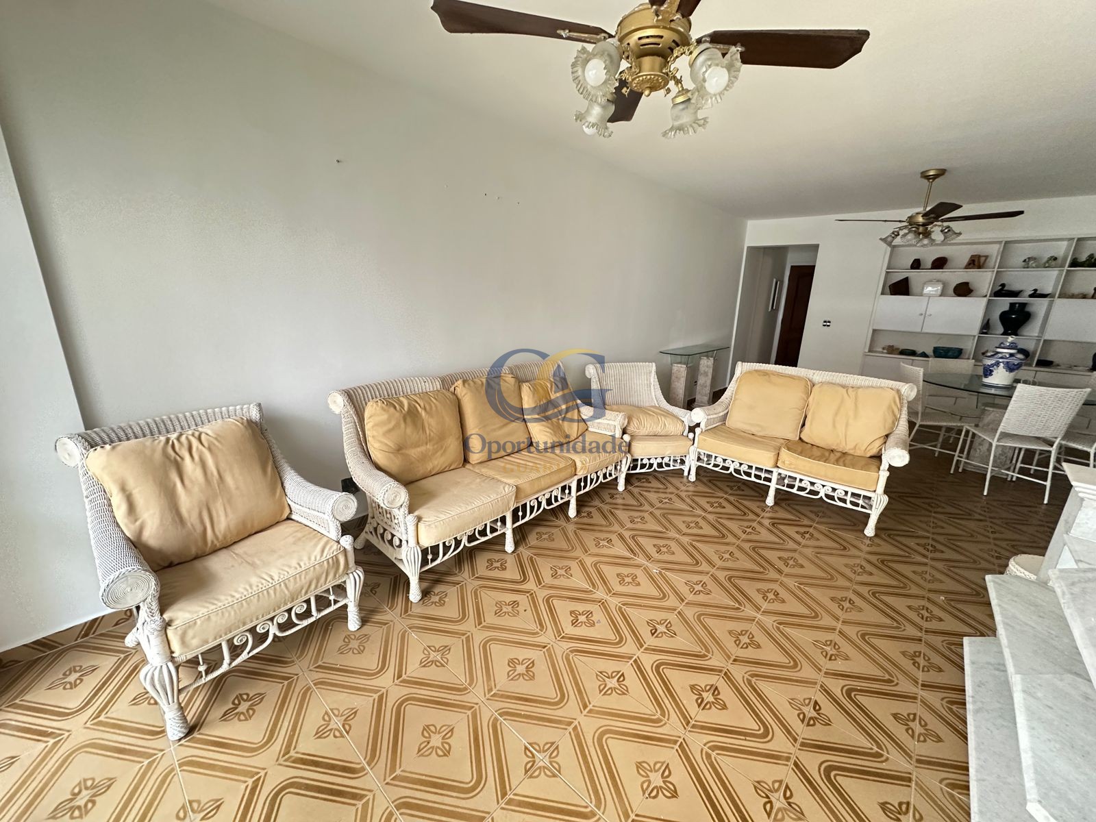 Apartamento na Praia das Pitangueiras, Guarujá - SP