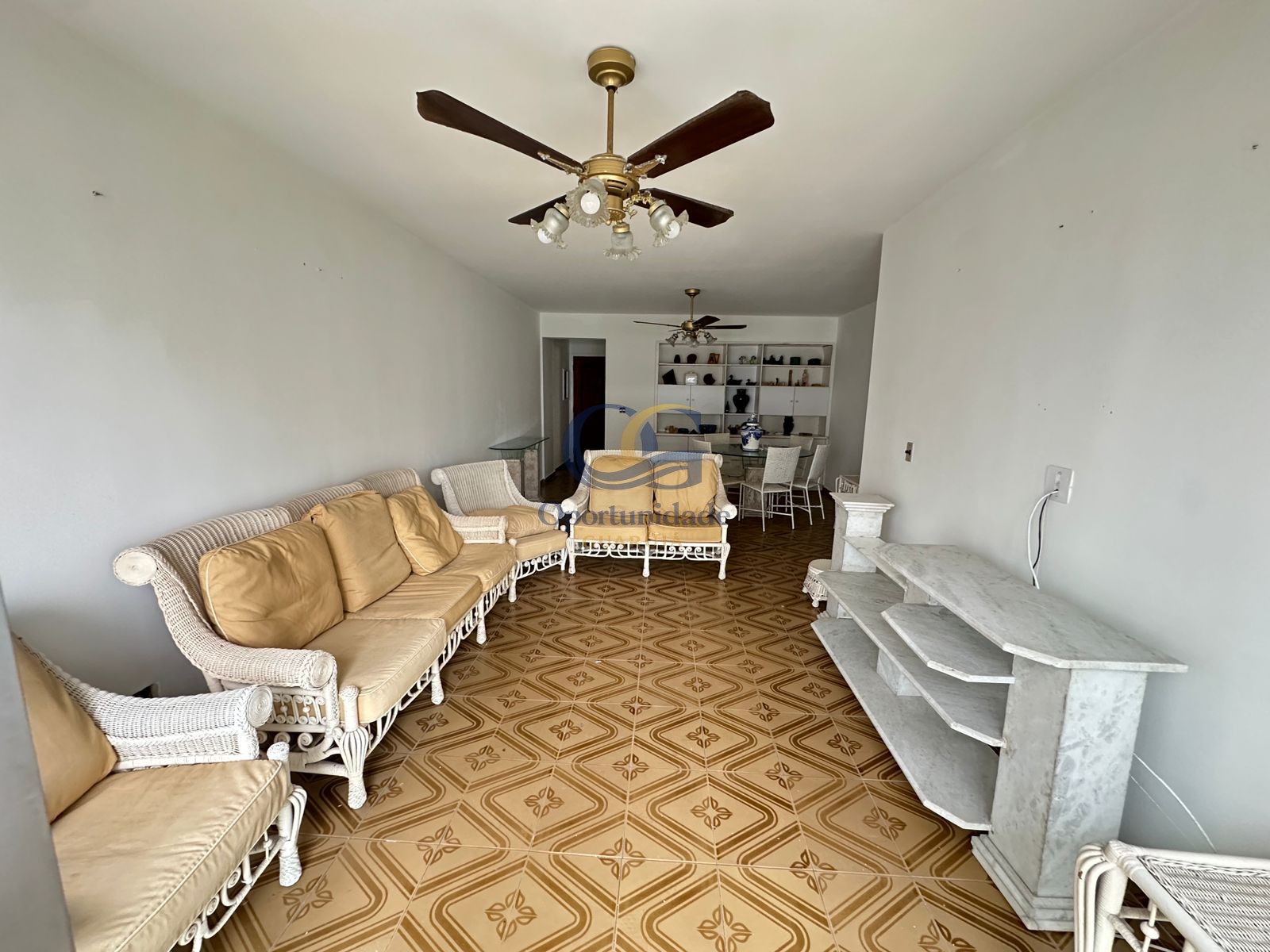 Apartamento na Praia das Pitangueiras, Guarujá - SP