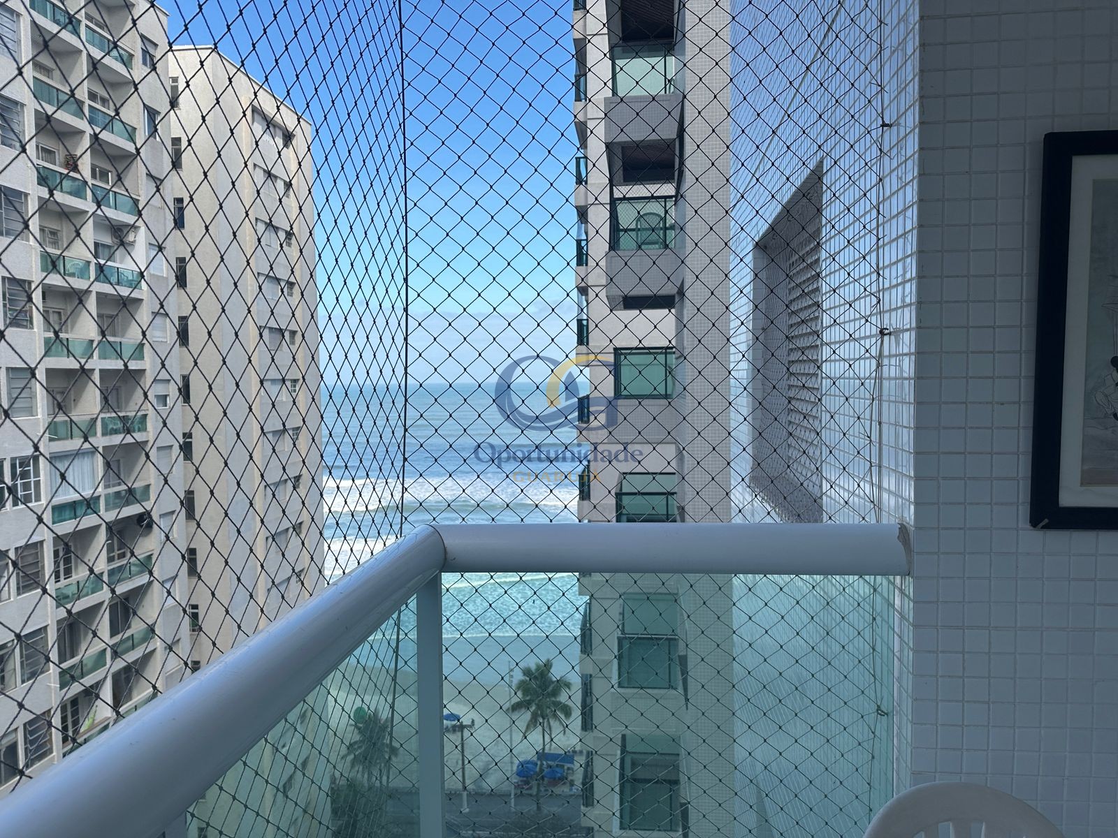 Apartamento na Praia das Pitangueiras, Guarujá - SP
