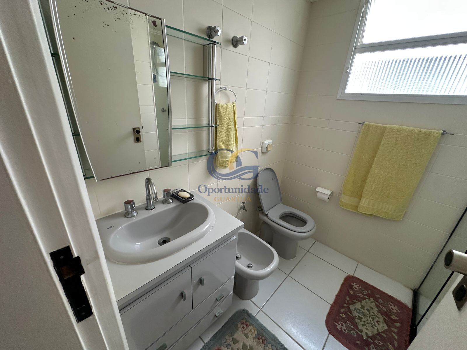 Apartamento na Praia das Pitangueiras, Guarujá - SP