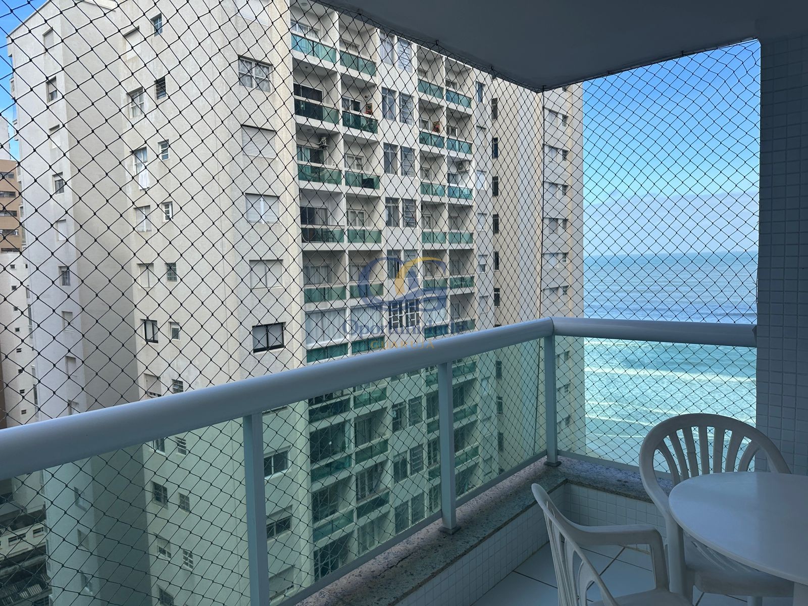 Apartamento na Praia das Pitangueiras, Guarujá - SP