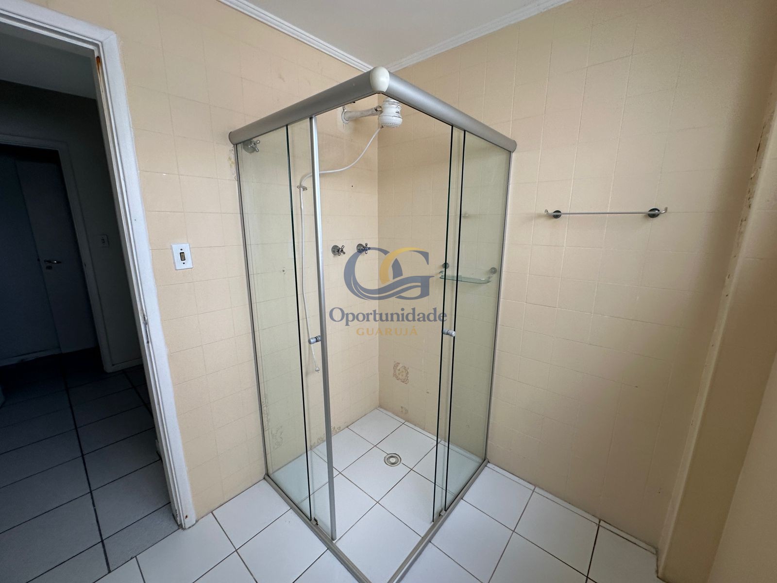 Apartamento na Praia das Pitangueiras, Guarujá - SP