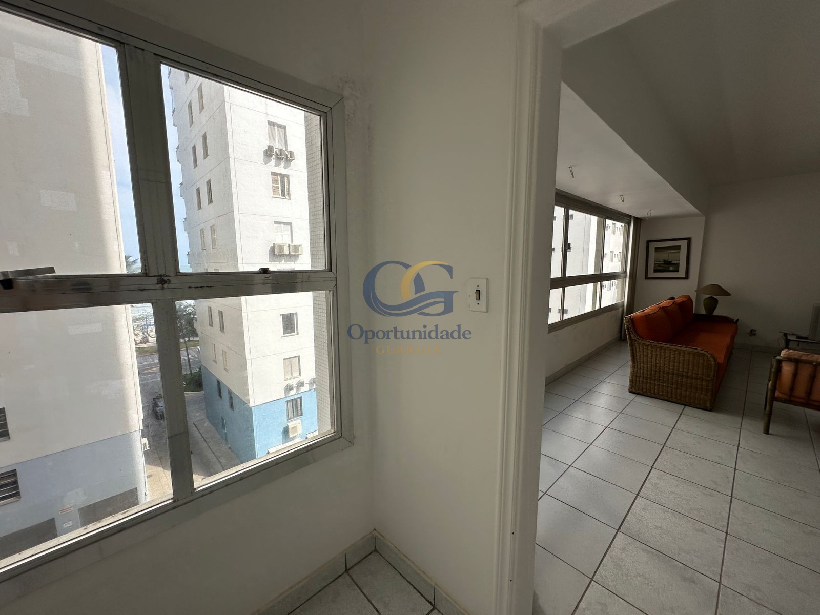 Apartamento na Praia das Pitangueiras, Guarujá - SP
