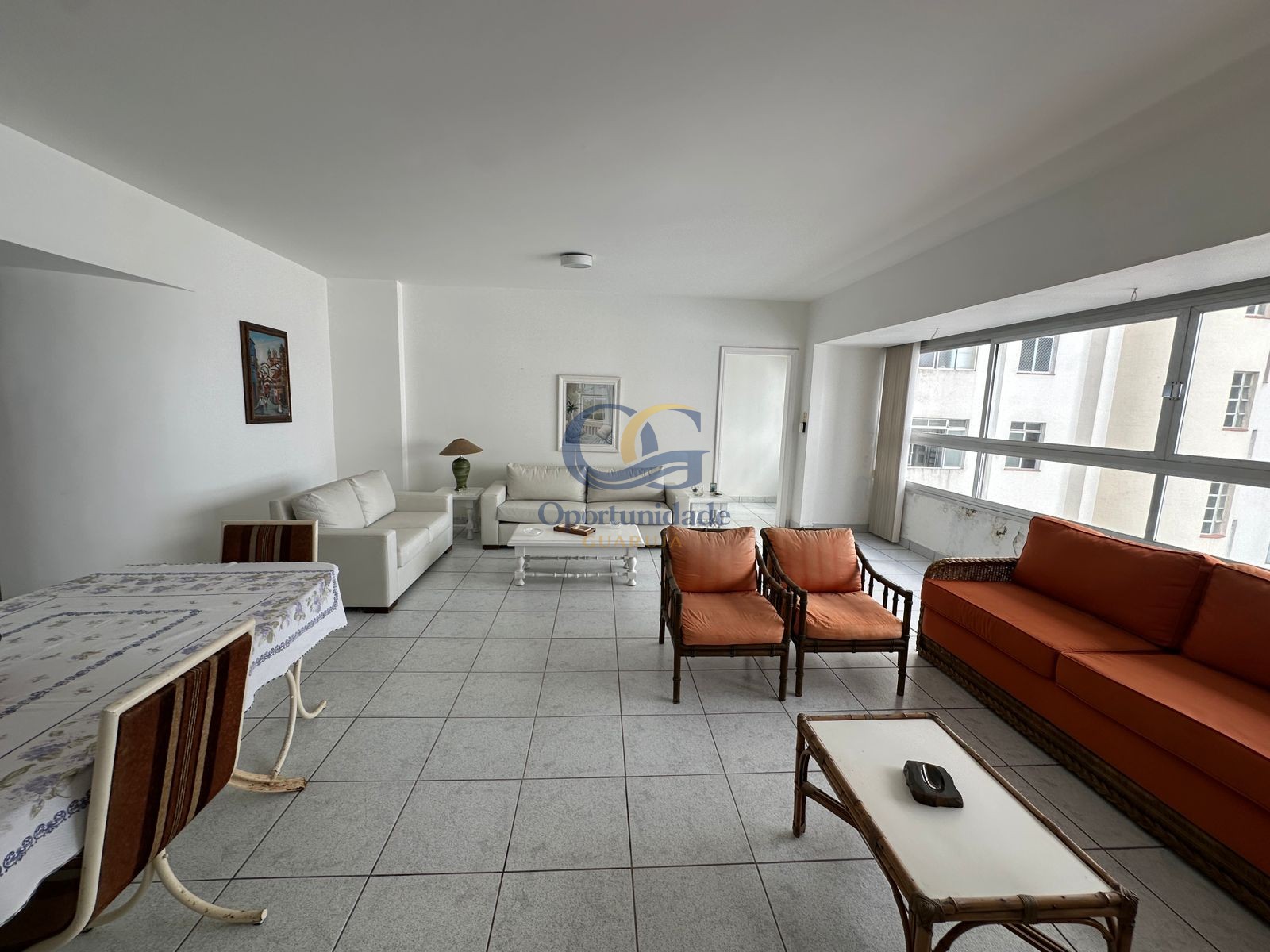 Apartamento na Praia das Pitangueiras, Guarujá - SP