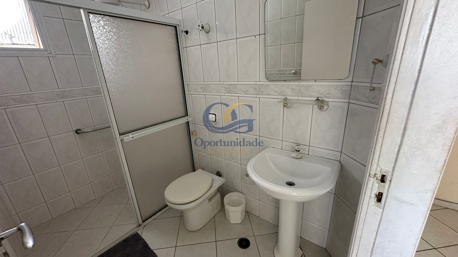 Apartamento na Praia das Pitangueiras, Guarujá - SP