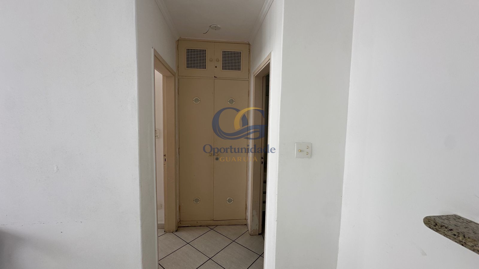 Apartamento na Praia das Pitangueiras, Guarujá - SP