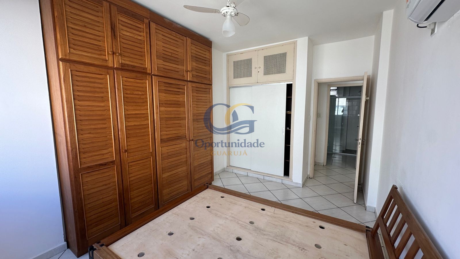 Apartamento na Praia das Pitangueiras, Guarujá - SP