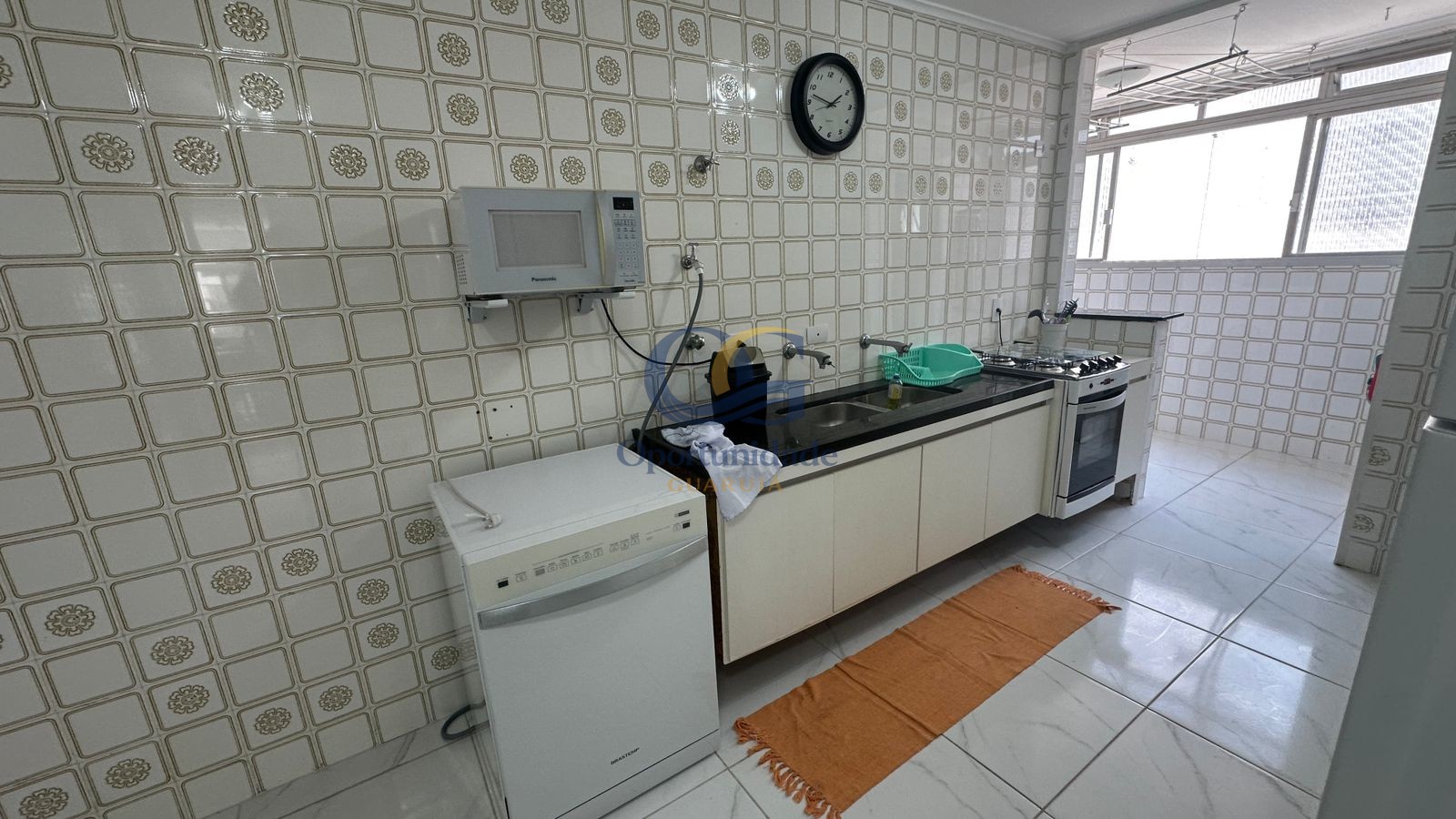 Apartamento na Praia das Pitangueiras, Guarujá - SP
